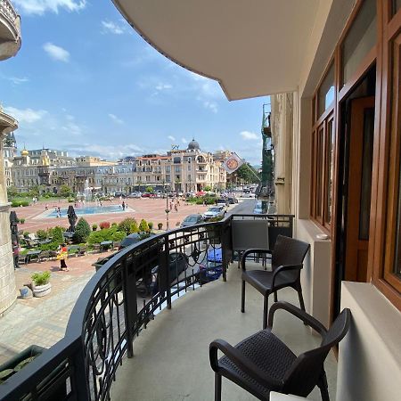 Cozy Studio On Europe Square Batumi Exterior foto